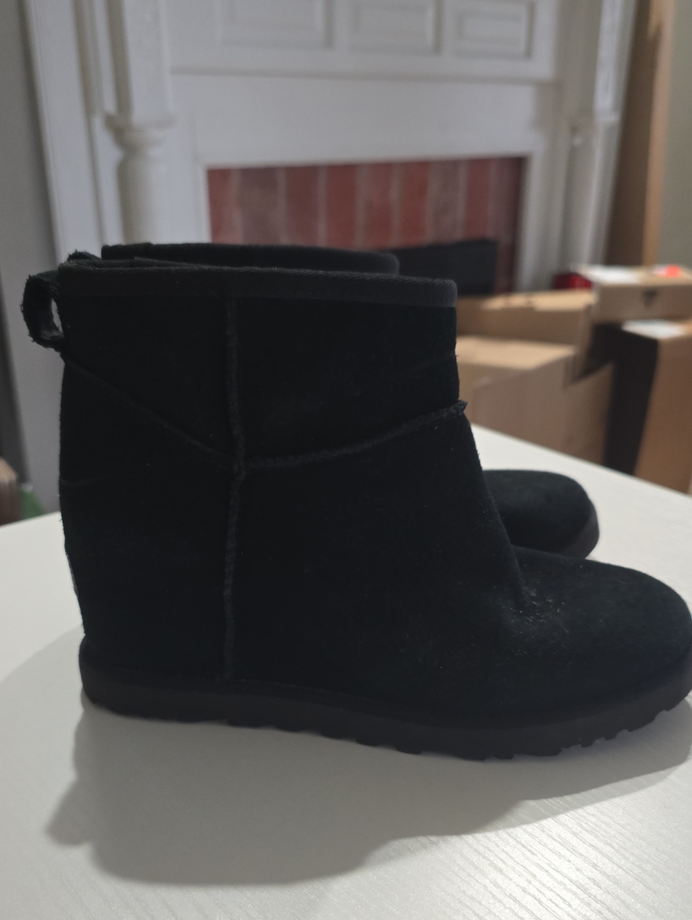 Ugg Classic Femme Mini Wedge Boot. Black. 6. GUC